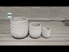 Ручно вырезанные дренажные отверстия для плантаторов из укрепленной глины для оптимального полива и здоровья растений