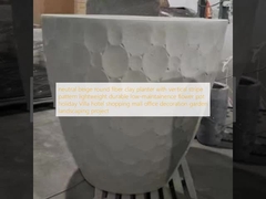 нейтральный бежевый круглый волокнистый глиняный горшок с вертикальным полосатым узором легкий прочный неприхотливый цветочный горшок праздничная вилла отель торговый центр офисное украшение проект ландшафтного дизайна сада