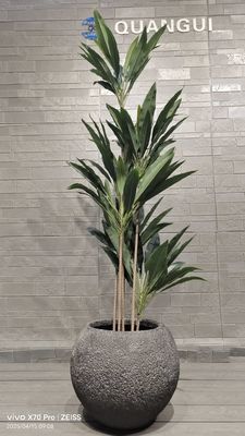 Серый текстурированный круглый волокнистый глиняный горшок с рисунком под натуральный камень