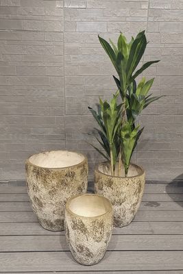 Высокий землистый круглый волокнистый глиняный легкий долговечный садовый горшок на крыше